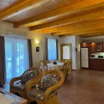 Apartamento Szolosgyoeroek Kun With 3 Bedrooms On 92 In