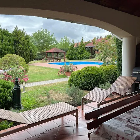 Szolosgyoeroek Kun With 3 Bedrooms On 92 In