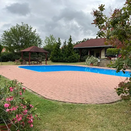 شقة Szolosgyoeroek Kun With 3 Bedrooms On 92 In *