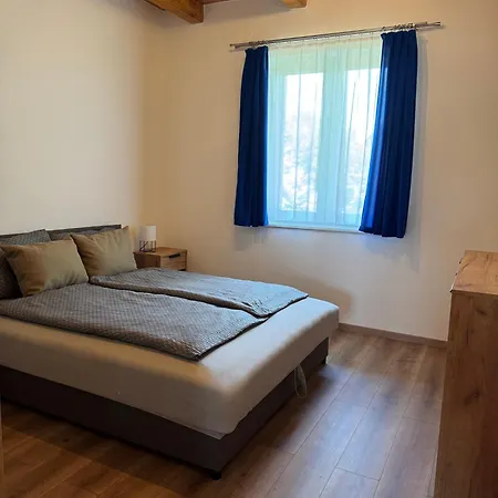 Szolosgyoeroek Kun With 3 Bedrooms On 92 In