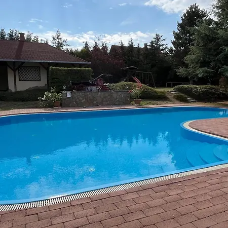 Apartamento Szolosgyoeroek Kun With 3 Bedrooms On 92 In