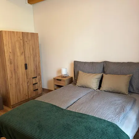 شقة Szolosgyoeroek Kun With 3 Bedrooms On 92 In *