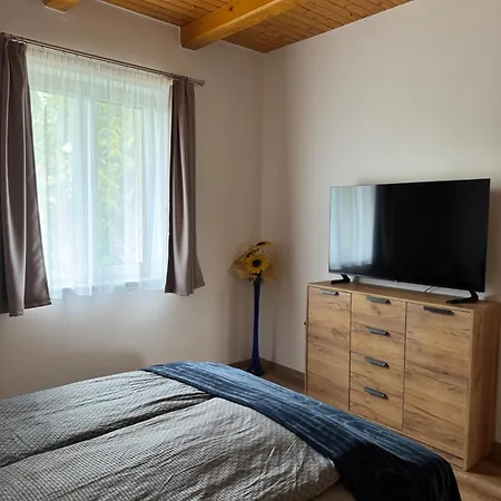 Apartamento Szolosgyoeroek Kun With 3 Bedrooms On 92 In
