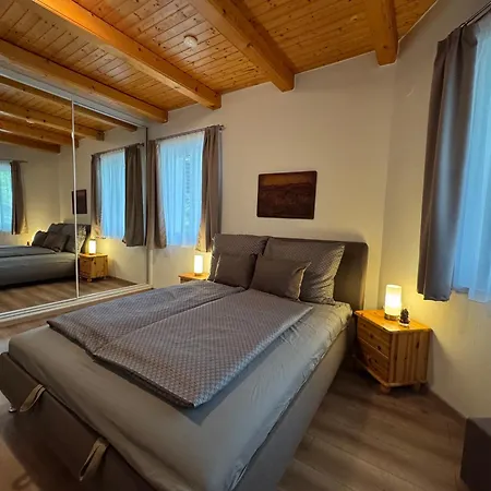 Szolosgyoeroek Kun With 3 Bedrooms On 92 In アパート Szolosgyorok