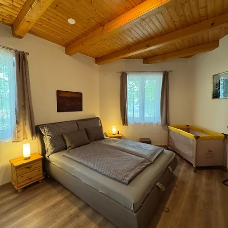 Szolosgyoeroek Kun With 3 Bedrooms On 92 In شقة *