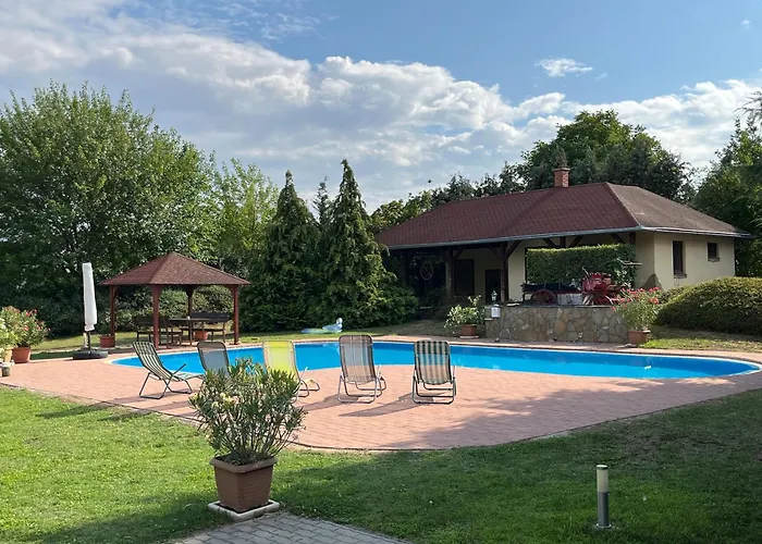 アパート Szolosgyoeroek Kun With 3 Bedrooms On 92 In *