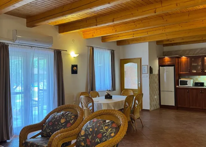 Apartmán Szolosgyoeroek Kun With 3 Bedrooms On 92 In