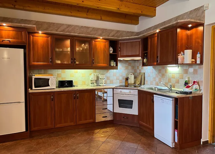 Szolosgyoeroek Kun With 3 Bedrooms On 92 In Apartmán *